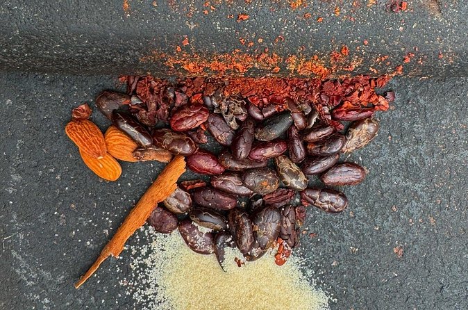 1 Hour Oaxacan Chocolate Making Class with Mole-making and Drinks - Meeting point and timing in Oaxaca City (so you don’t waste time)