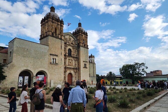 5 Hours Guided Day of The Dead Evening Walking Tour in Oaxaca - Dinner 7–8 pm: Included Food, So Don’t Rush After