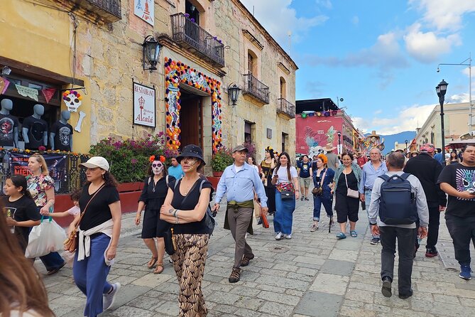 5 Hours Guided Day of The Dead Evening Walking Tour in Oaxaca - Guides That Turn Sights Into Stories (Pablo, Lea, Carlos)
