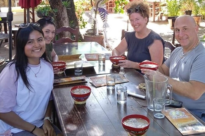Cycle to the millenary tree "El Tule" - Stop 2 in Santa Maria del Tule: quick market browsing for mezcal and crafts