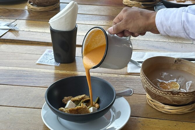 Discover Authentic Mexican Flavors on Oaxaca Food Tour - Mercado 20 de Noviembre: mole negro, mole rojo, chile relleno, and a sweet start