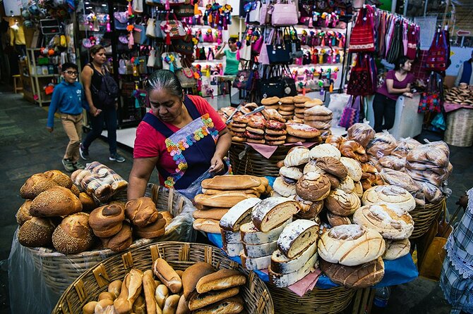 Earth, Corn & Fire: Tasting the Roots of Oaxacan Cuisine - Mercado 20 De Noviembre: juice, corn specialties, and playful surprises