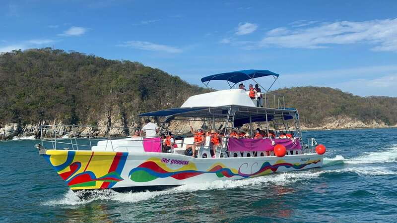 Huatulco: Premium Boat Tour with snorkel experience. - From Tangolunda pickup to Santa Cruz Pier departure at 9:30