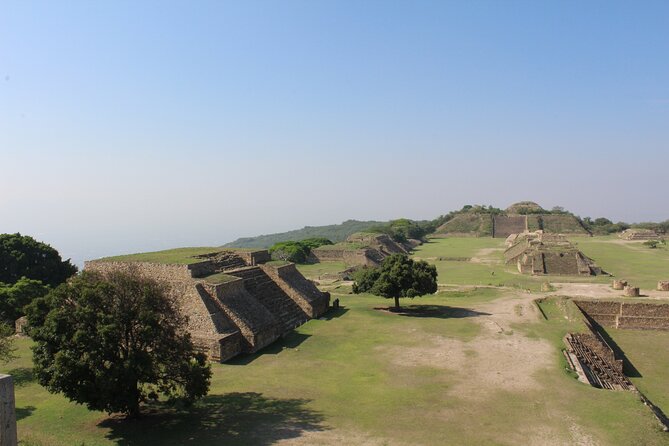 Monte Albán, Arrazola, Cuilapam y San Bartolo Coyotepec. - First stop: Getting to Monte Albán and why the stairs matter