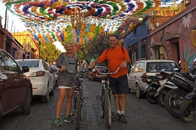 Oaxaca City Bicycle Tour Explore Iconic Barrios - Zócalo and the Cathedral of Oaxaca: the heart of the city