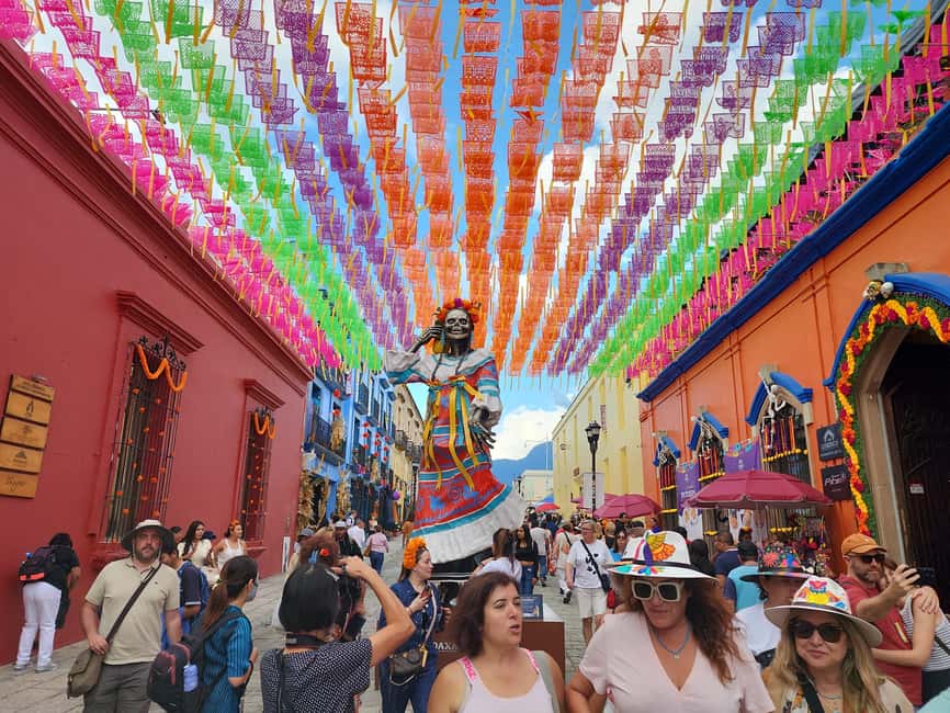 Oaxaca: Day of the Dead Evening Walking Tour with Dinner - Meeting at Plaza Cruz de Piedra (Stone Cross) and setting the route