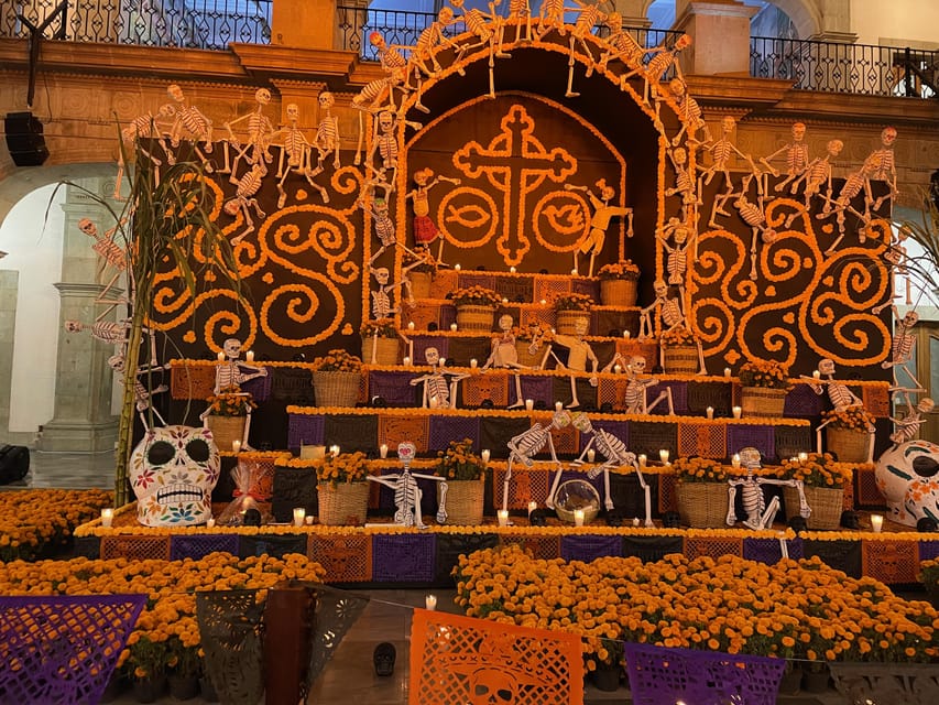 Oaxaca: Day of the Dead Evening Walking Tour with Dinner - Jalatlaco and neighborhood altars: where the street party lives