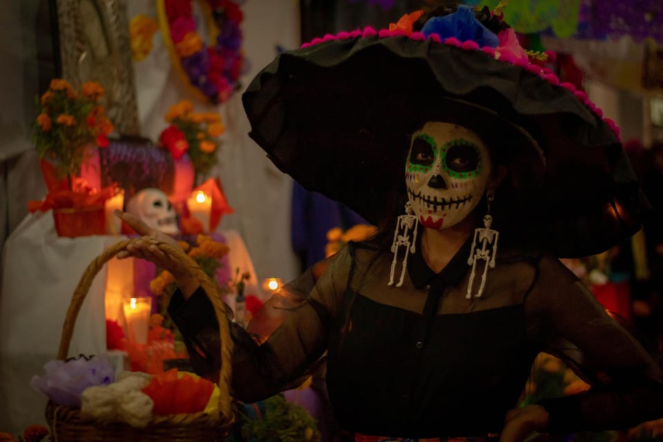 Oaxaca: Day of the Dead Evening Walking Tour with Dinner - Dinner from 7 to 8 pm: included food, water, and snacks