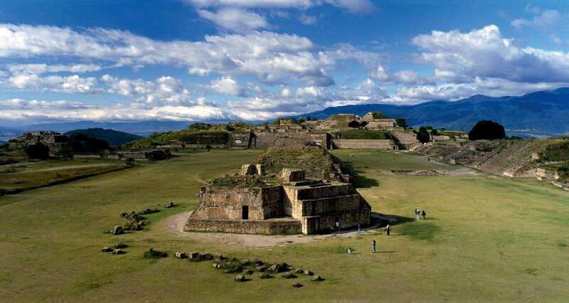 Oaxaca de Juarez: Monte Alban Half-Day Tour - The guided walk you actually need: pyramids, stelae, and the ball court