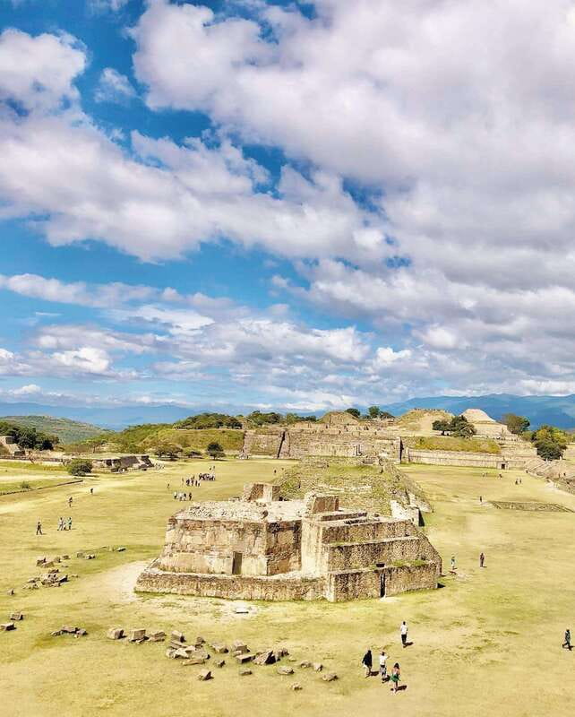 Oaxaca de Juarez: Monte Alban Half-Day Tour - Getting started at 5 de Mayo 300 and the van ride rhythm