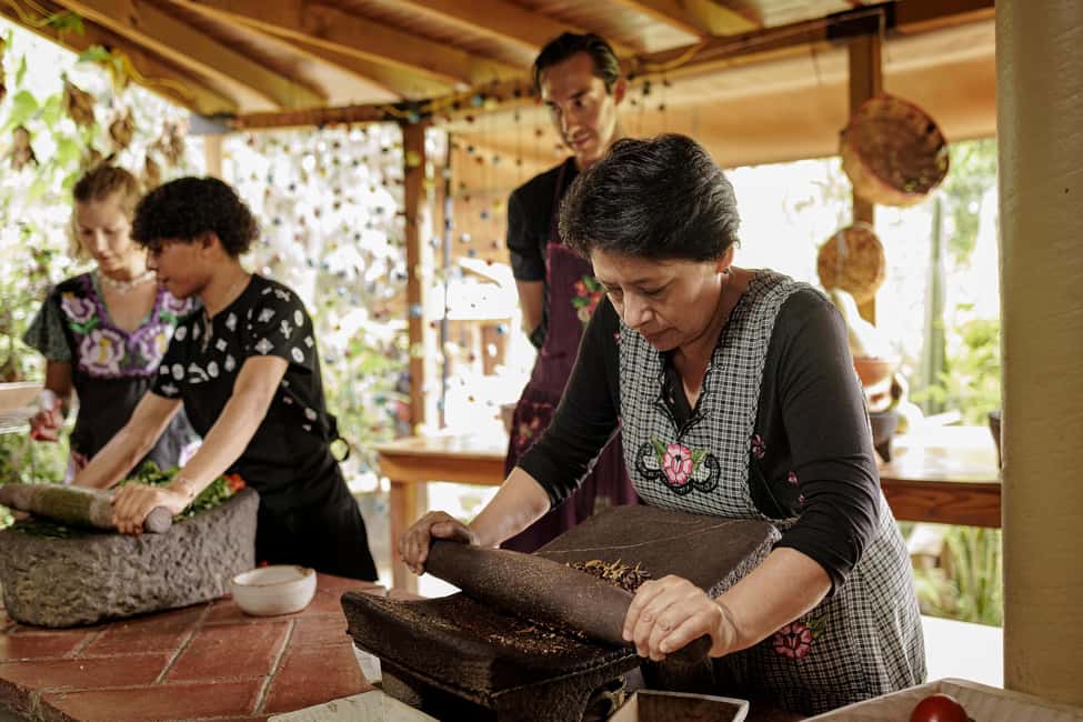 Oaxaca de Juarez: Traditional Oaxacan Cooking Class - Tools of the trade: metate, comal, and molcajete hands-on work