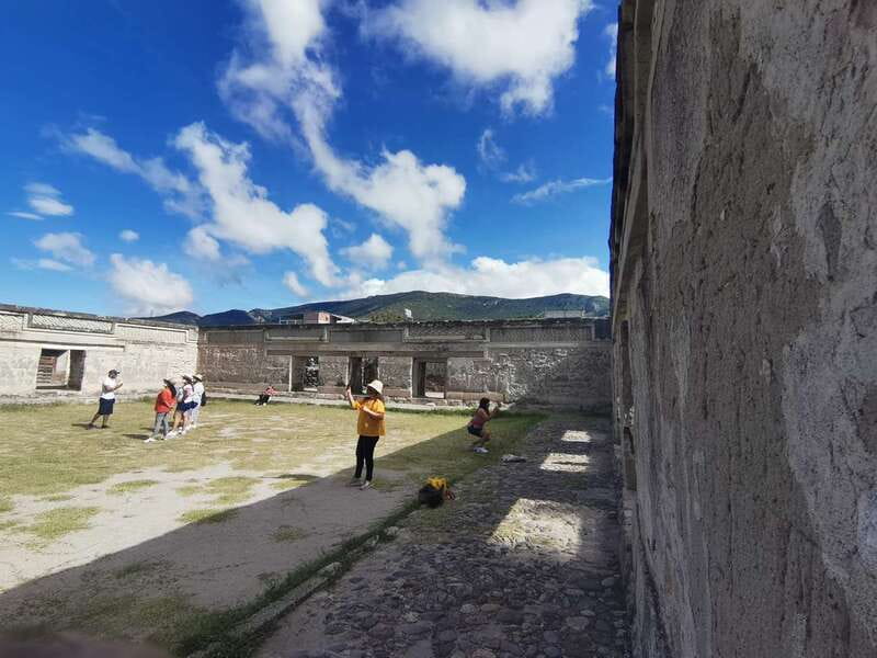 Oaxaca: Full Day Guided Tour on the Hierve el Agua Route - Teotitlán del Valle rug workshop: watch wool work happen