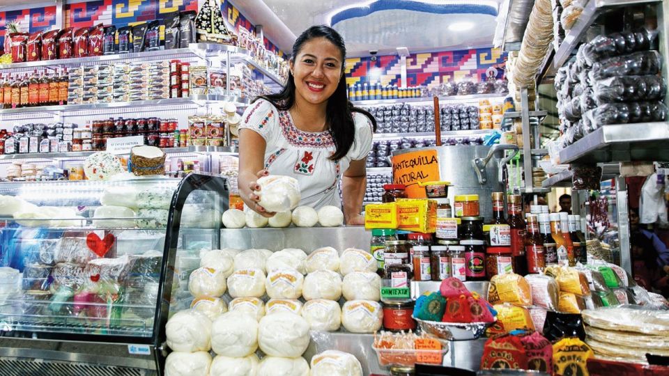 Oaxaca: Guided City Walking Tour - Markets time: how craft shopping actually works here