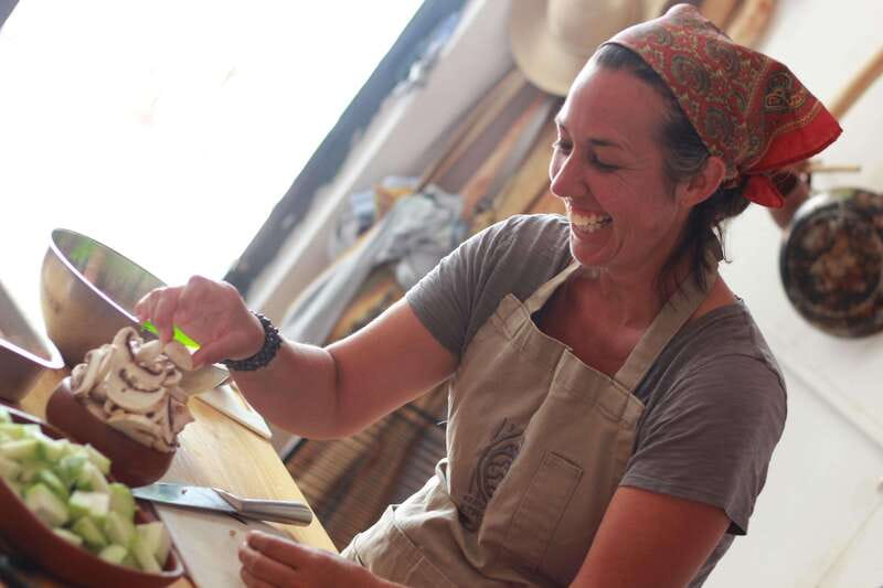 Oaxaca: Oaxacan Mole Workshop with a Traditional Cook - Market tour: how Oaxaca cooks choose ingredients