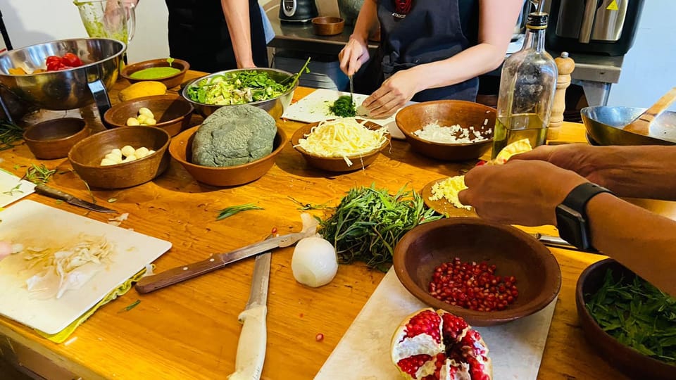 Oaxaca: Oaxacan Mole Workshop with a Traditional Cook - In the kitchen: how the mole actually comes together