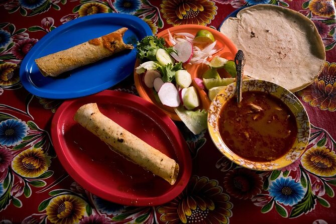 Oaxaca Street Food Essentials - Heat, Altitude, and Footwear: Your Comfort Checklist