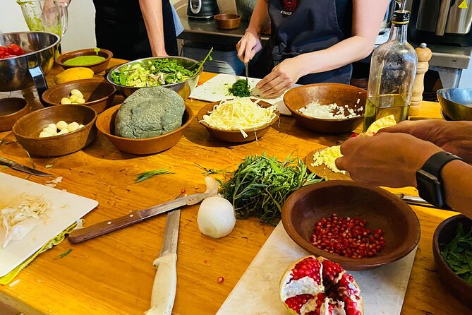 Oaxacan Vegetarian Cooking Class - Language and who this class suits best