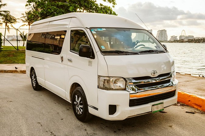 Private Minivan: Huatulco International Airport (HUX) - The arrival handoff: signage, luggage help, and local tips