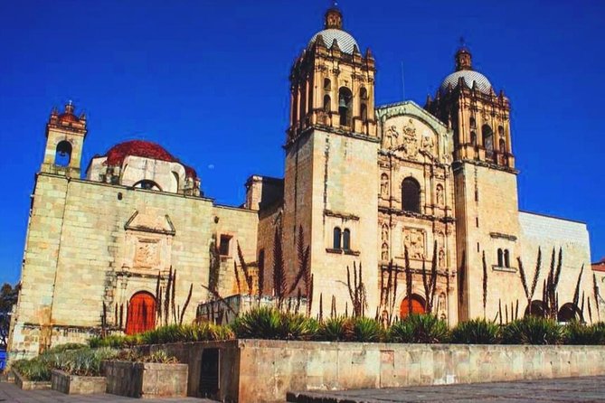 Private Oaxaca Walking Tour with Mezcal Tasting - Zócalo and Alameda: where the city breathes