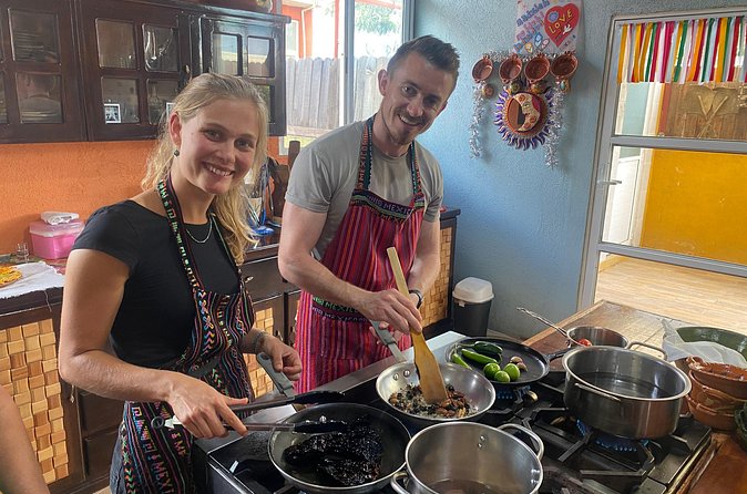 Que rico es oaxaca, Cooking Classes. - The main event: mole from scratch with 10 to 15 ingredients