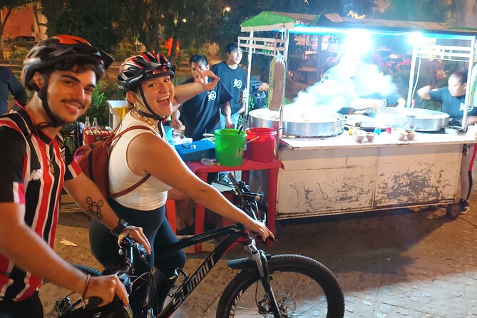 Taco Tour in Oaxaca : delicious street food by bike - Oaxaca at night, on two wheels: the real vibe