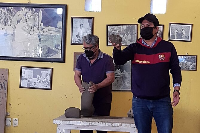 Tour Monte Albán "clasico" - Black clay ceramics in San Bartolo Coyotepec: the cool, hands-on stop