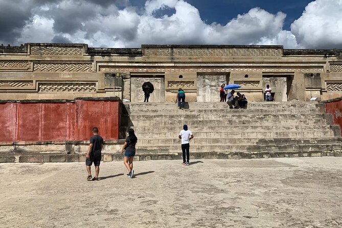 Tule, Mitla & Hierve el Agua Full-Day Tour with Certified Guide - Mezcal El Rey de Matatlán: included tastings that close the loop