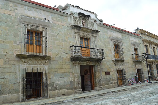 Walking tour and Museums Oaxaca - Oaxaca Regional Museum: Mixtec and Zapotec artifacts in a former convent