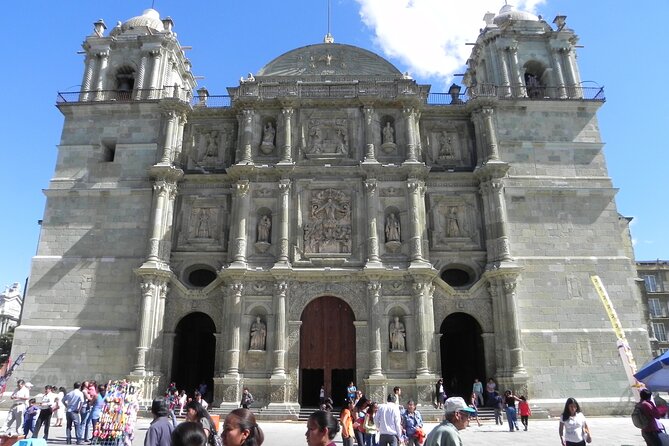 Walking tour and Museums Oaxaca - Zócalo to Cathedral: how El Centro sets the pace for your whole day